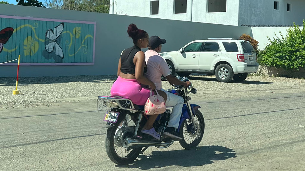 lady riding on a motoconcho